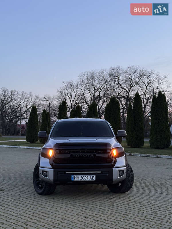 Пикап Toyota Tundra 2015 в Одессе