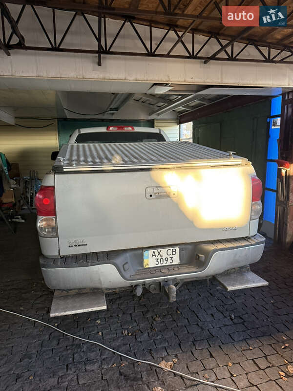 Пікап Toyota Tundra 2007 в Лозовій