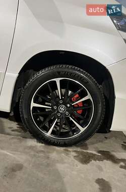 Мінівен Toyota Vellfire 2009 в 