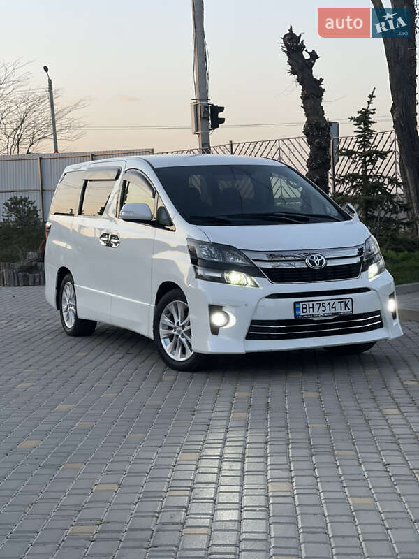 Мінівен Toyota Vellfire 2013 в Одесі