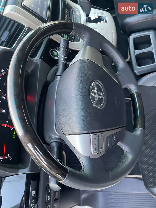Мінівен Toyota Vellfire 2013 в Одесі