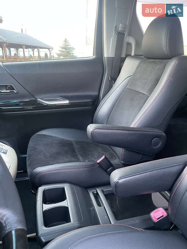 Мінівен Toyota Vellfire 2013 в Одесі