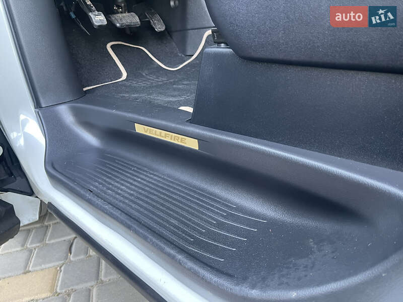 Мінівен Toyota Vellfire 2013 в Одесі