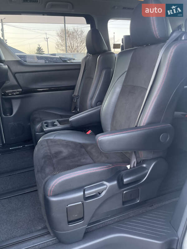 Мінівен Toyota Vellfire 2013 в Одесі