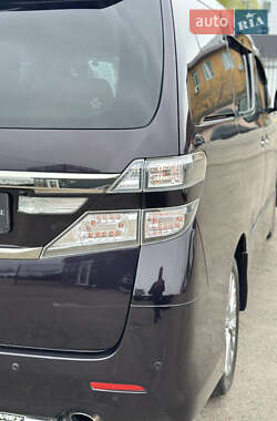 Минивэн Toyota Vellfire 2014 в 