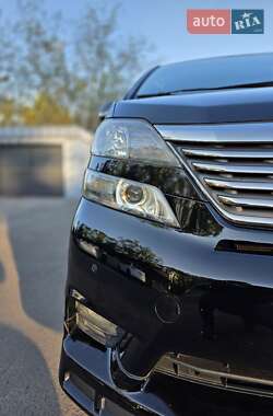 Минивэн Toyota Vellfire 2011 в 