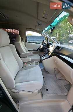 Минивэн Toyota Vellfire 2012 в 