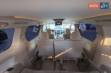 Минивэн Toyota Vellfire 2012 в 
