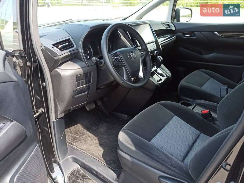 Минивэн Toyota Vellfire 2017 в Киеве