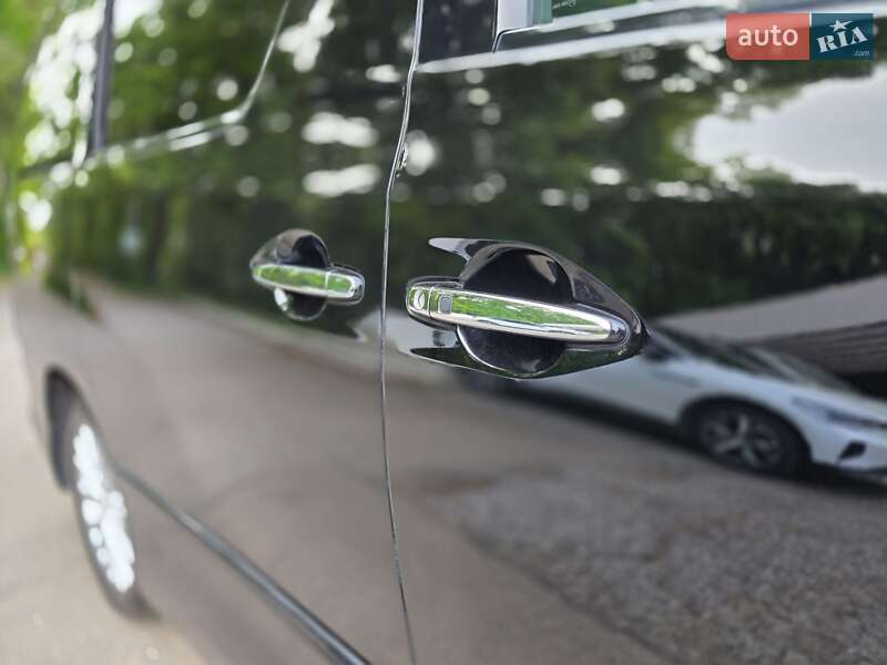Мінівен Toyota Vellfire 2013 в Одесі