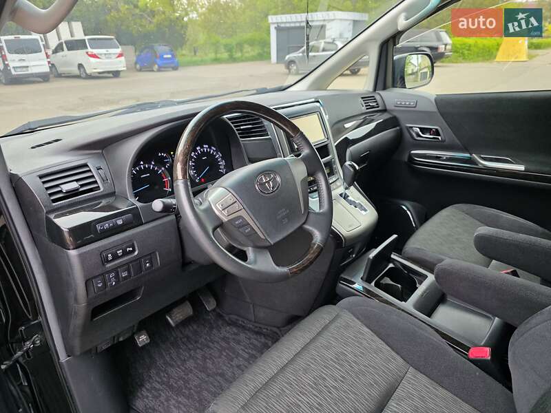 Мінівен Toyota Vellfire 2013 в Одесі