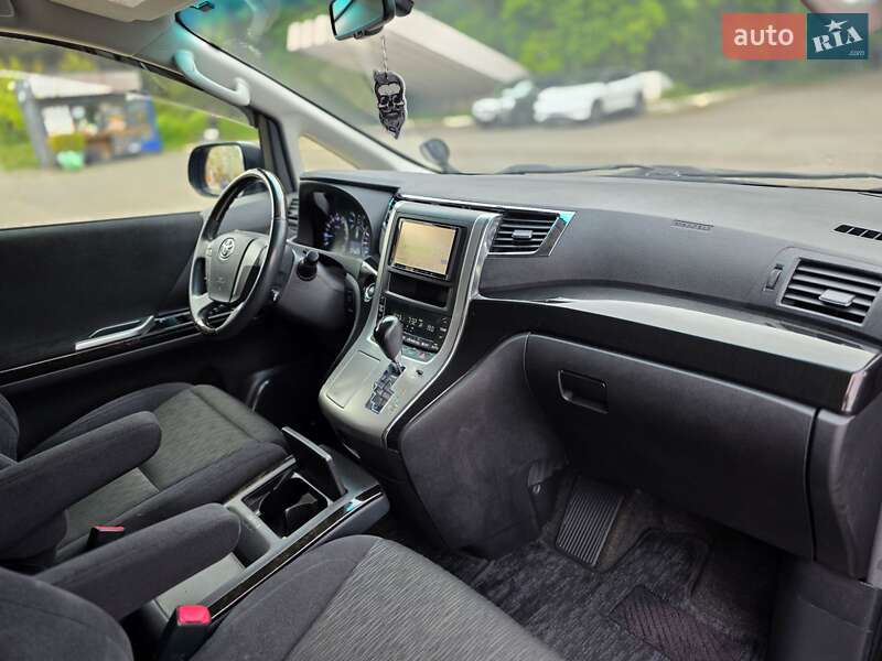 Мінівен Toyota Vellfire 2013 в Одесі
