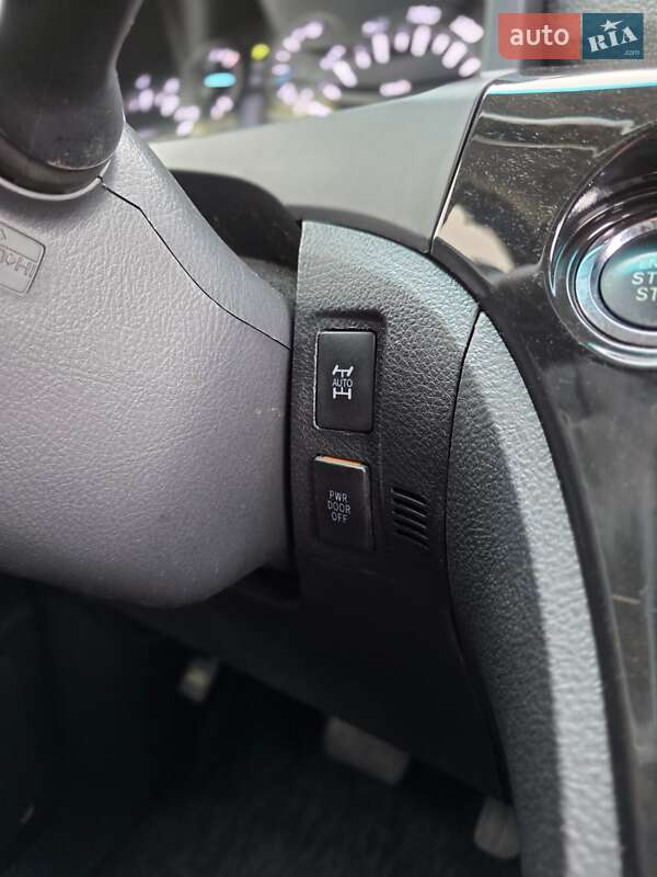 Мінівен Toyota Vellfire 2013 в Одесі