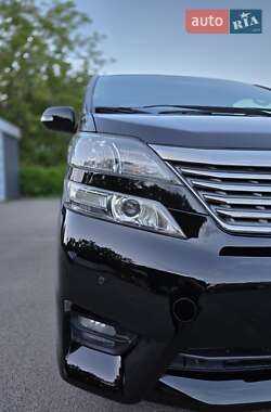 Мінівен Toyota Vellfire 2011 в 