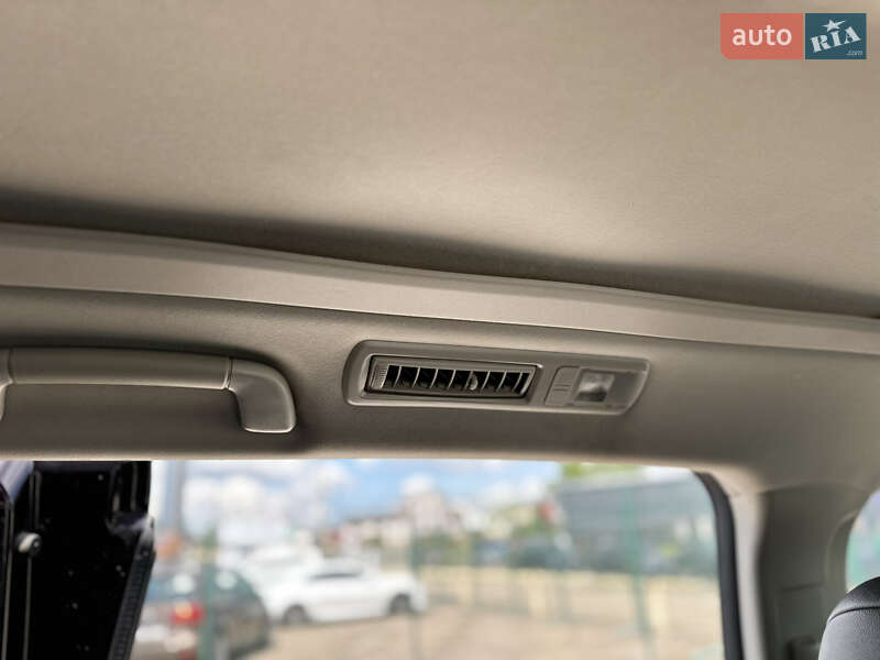 Минивэн Toyota Vellfire 2014 в Киеве