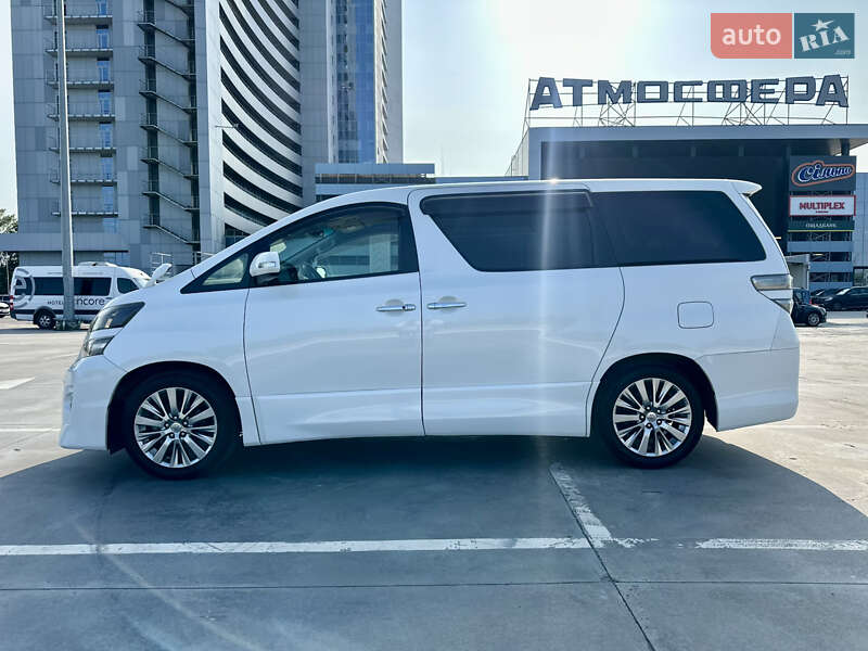 Мінівен Toyota Vellfire 2013 в Києві