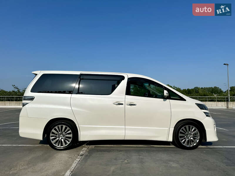 Мінівен Toyota Vellfire 2013 в Києві