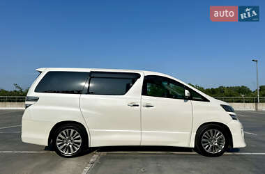 Мінівен Toyota Vellfire 2013 в 