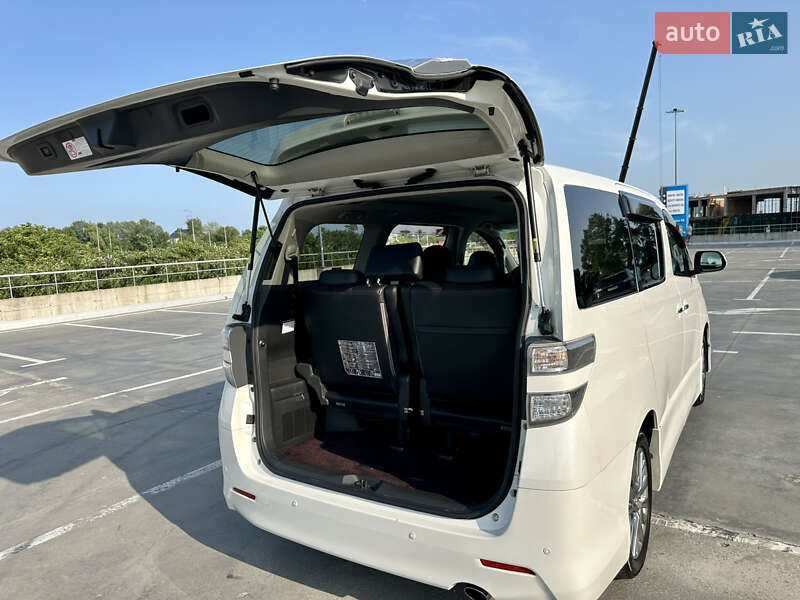 Мінівен Toyota Vellfire 2013 в Києві