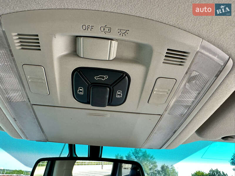 Мінівен Toyota Vellfire 2013 в Києві