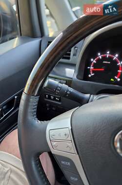 Минивэн Toyota Vellfire 2013 в 