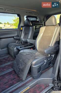 Минивэн Toyota Vellfire 2013 в 