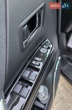 Минивэн Toyota Vellfire 2012 в 