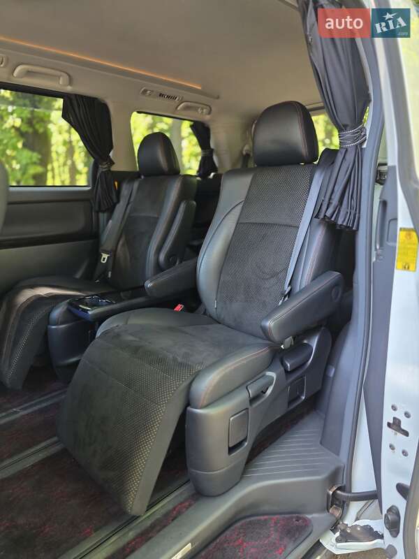 Мінівен Toyota Vellfire 2014 в Одесі