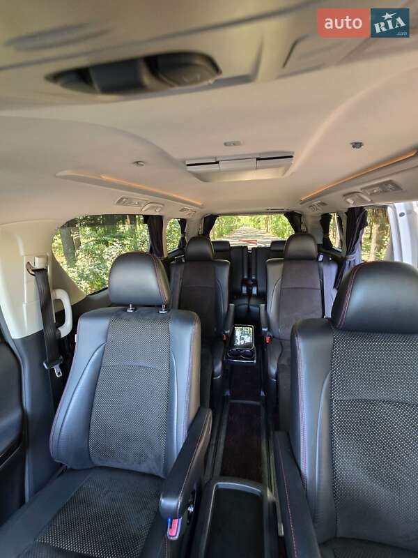Мінівен Toyota Vellfire 2014 в Одесі