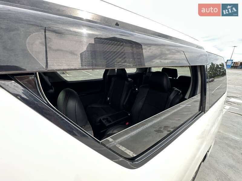 Минивэн Toyota Vellfire 2014 в Киеве