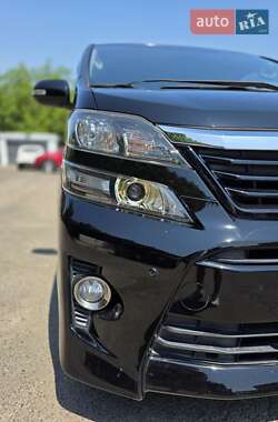 Минивэн Toyota Vellfire 2013 в 