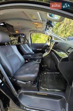 Минивэн Toyota Vellfire 2013 в 