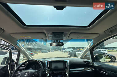 Минивэн Toyota Vellfire 2015 в 