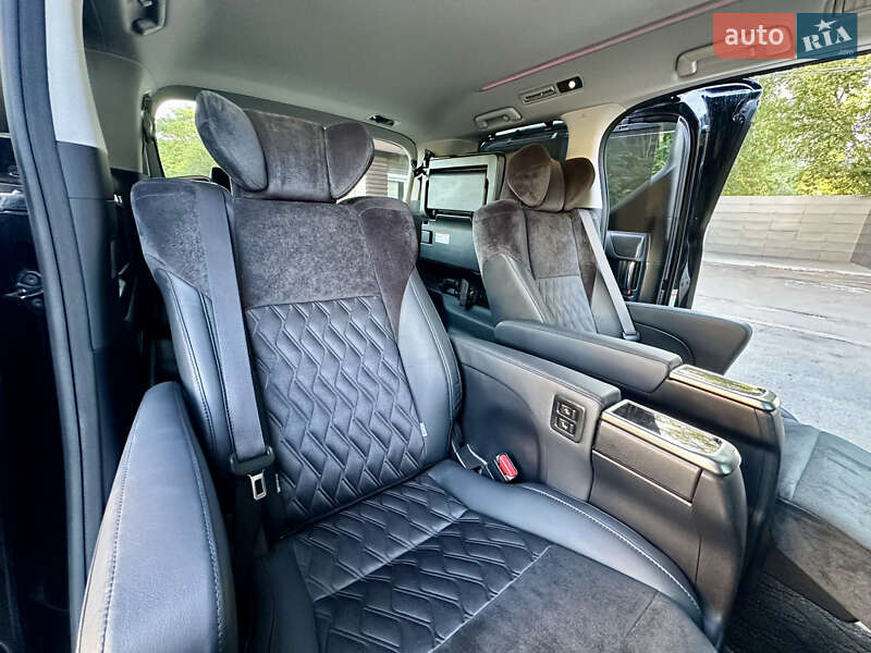 Мінівен Toyota Vellfire 2015 в Одесі