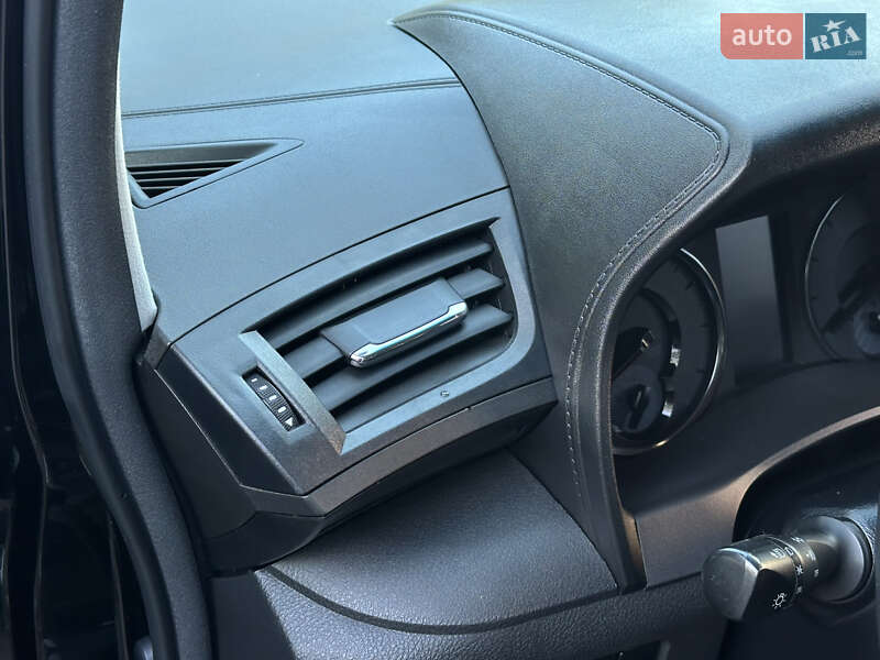 Мінівен Toyota Vellfire 2015 в Одесі