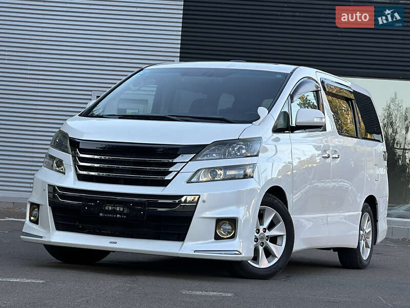 Минивэн Toyota Vellfire 2013 в 