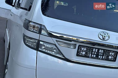 Минивэн Toyota Vellfire 2013 в 