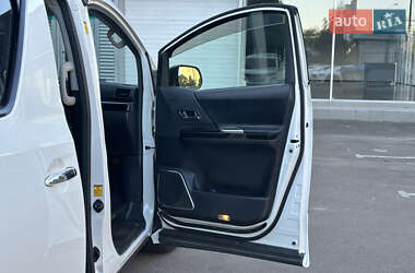 Минивэн Toyota Vellfire 2013 в 