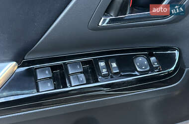 Минивэн Toyota Vellfire 2013 в 