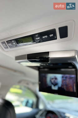 Минивэн Toyota Vellfire 2014 в 