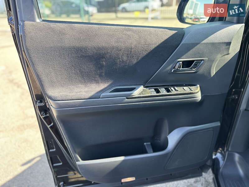 Мінівен Toyota Vellfire 2014 в Києві