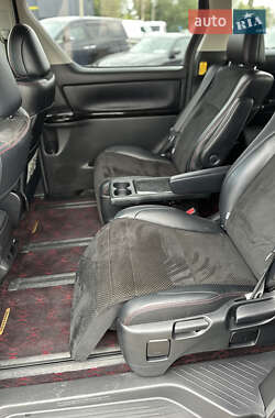 Минивэн Toyota Vellfire 2014 в 