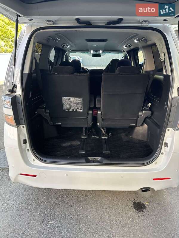 Минивэн Toyota Vellfire 2009 в Черновцах