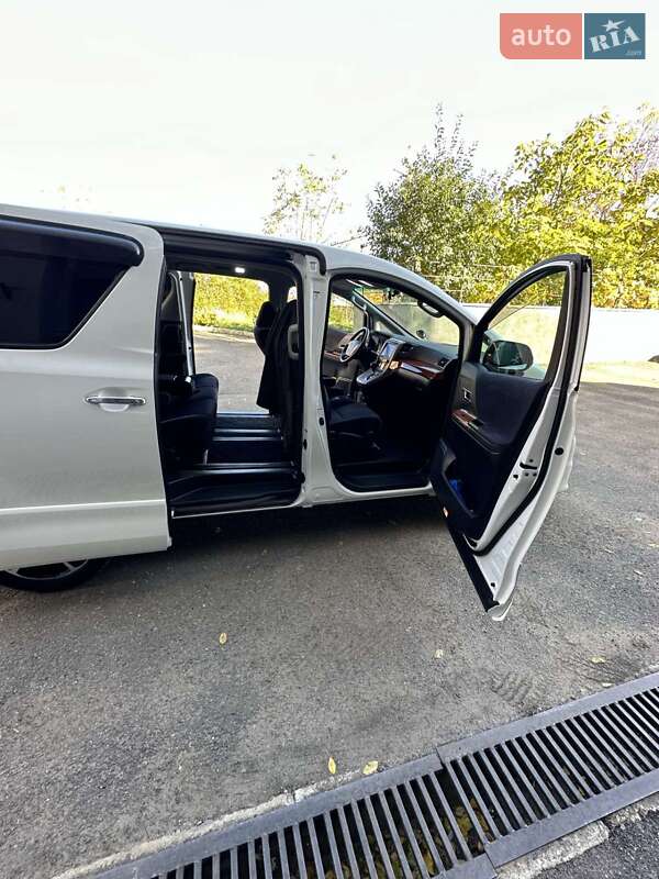 Минивэн Toyota Vellfire 2009 в Черновцах