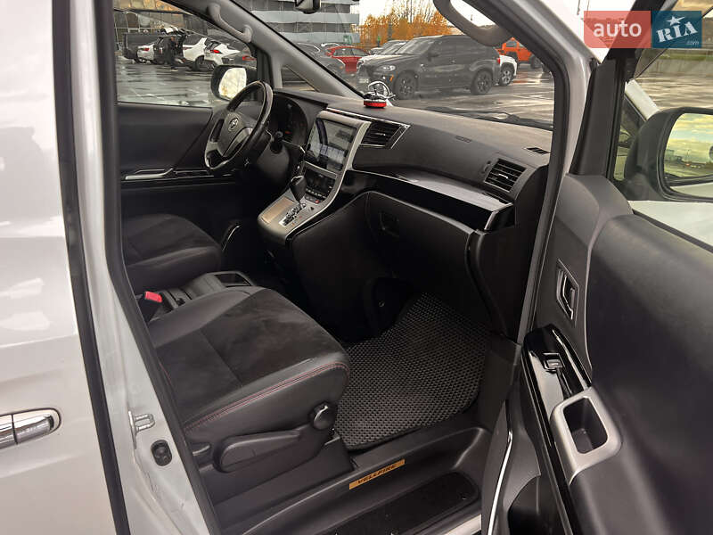 Минивэн Toyota Vellfire 2013 в Киеве