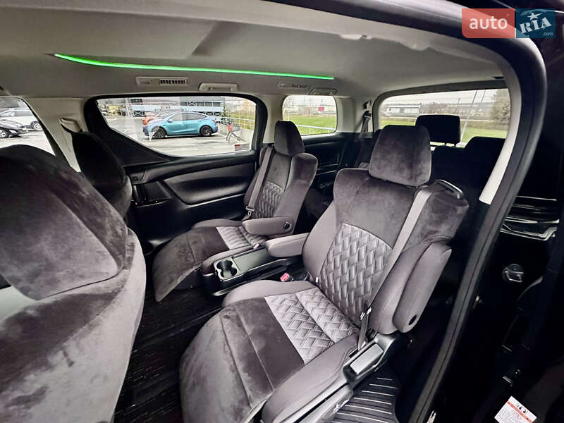 Мінівен Toyota Vellfire 2018 в Києві