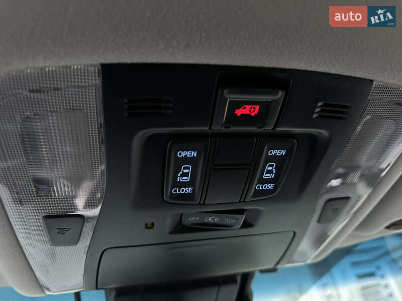 Мінівен Toyota Vellfire 2018 в Києві