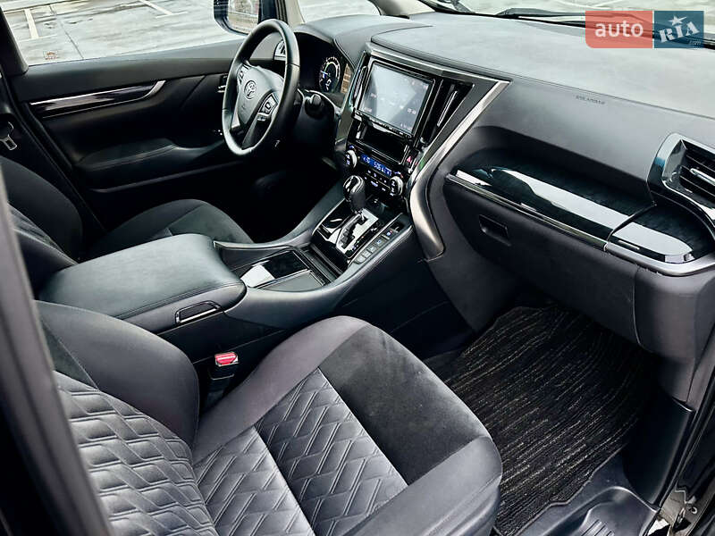 Мінівен Toyota Vellfire 2018 в Києві