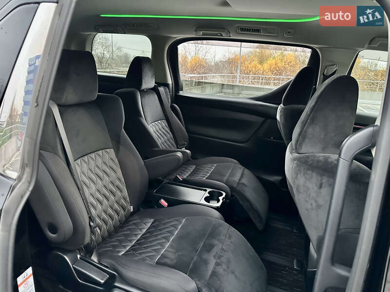 Мінівен Toyota Vellfire 2018 в Києві