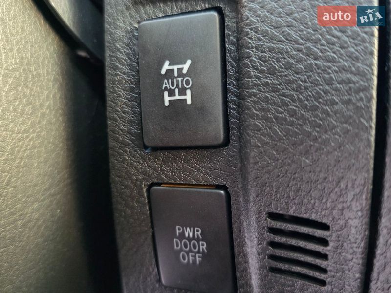 Мінівен Toyota Vellfire 2013 в Одесі